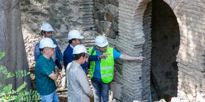 El Gobierno de Castilla-La Mancha destinará más de 250.000 euros a la consolidación y puesta en valor del ‘Edificio de Hornos’ de la Escuela de Artes y Oficios artísticos de Toledo, una actuación financiada con cargo al Plan de Recuperación, Transformación y Resiliencia de los Fondos 'Next Generation' de la Unión Europea, que se prolongará hasta el 20 de noviembre de este año.